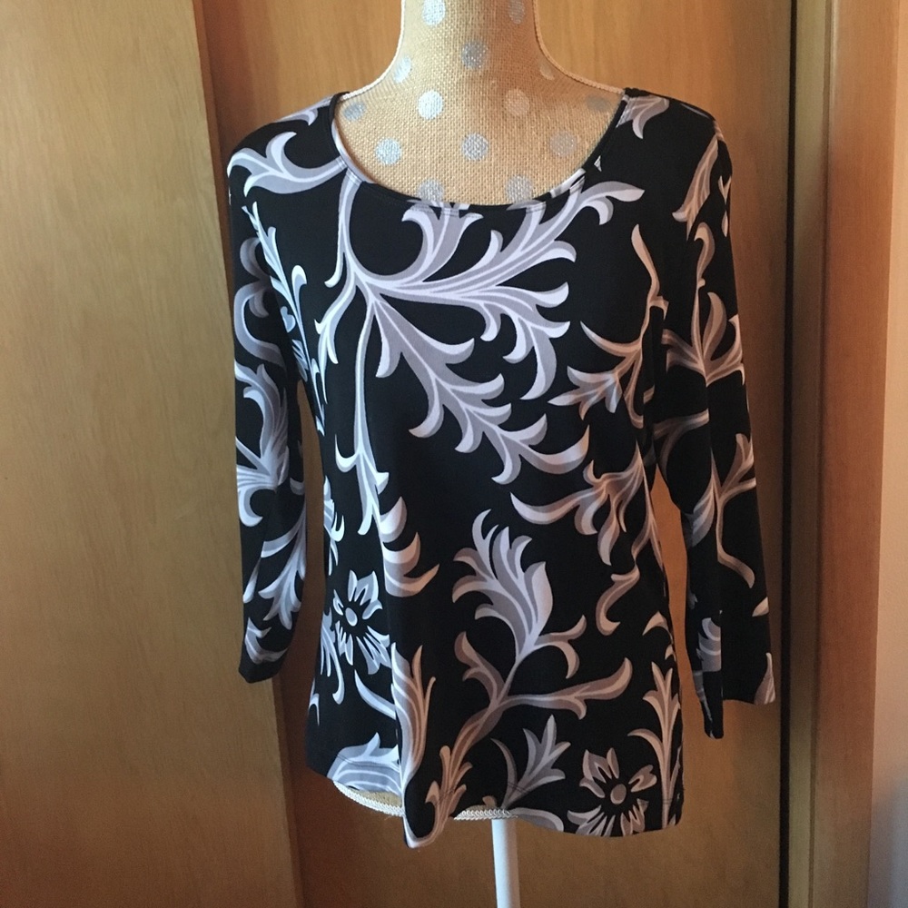 🌹3/$25🌹Chico’s Black Vine Top size 1